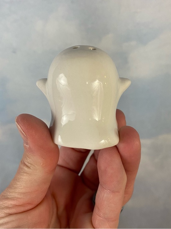 White Ghost Ceramic Salt and Pepper Shaker Set - Picture 7 of 7